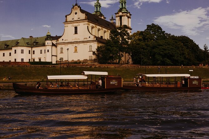 1 Hour Traditional Gondola Sightseeing Vistula River Cruise - Why a one-hour river ride works in Krakow