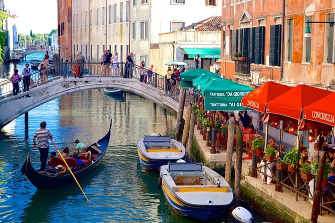 Afternoon in Venice : Basilica + Doge's Palace + Gondola - A gondola ride through the Grand Canal and side canals