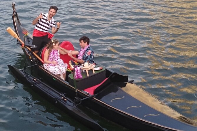 Aloha Gondola Cruise with Drinks & Pastries - Drinks, pastries, and the Hawaiian lei