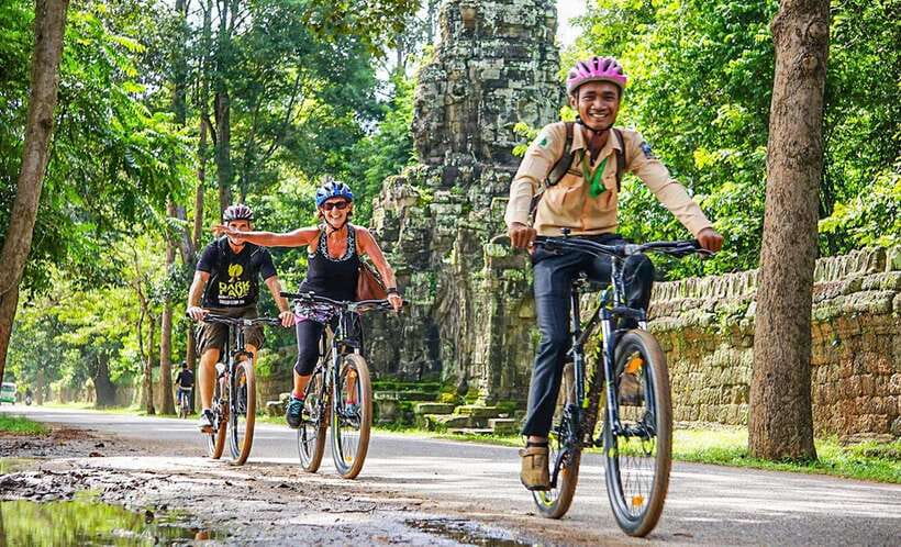 Angkor Bike tour & Gondola Sunset Boat w/ Drinks & Snack - Rice fields and family parcels after the break