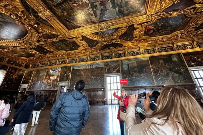 Best Of Venice: Saint Mark's Basilica, Doges Palace with Guide and Gondola Ride - The guides are central to the experience