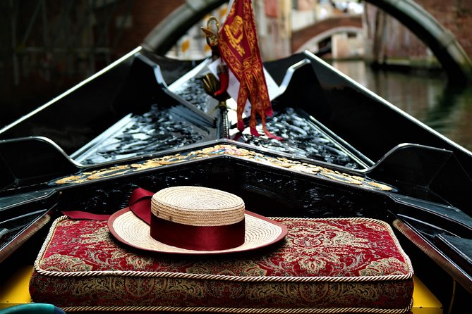 Classic 30-Minute Gondola Ride in Venice - The gondolier makes a major difference