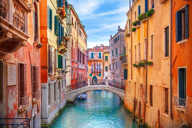 Doge’s Palace Tour, Prisons, Bridge of Sighs & Gondola Ride - Starting in Piazza San Marco