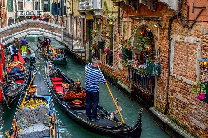 Enchanting Venice: City Walk & Majestic Gondola Ride! - Guide quality, audio, and walking pace