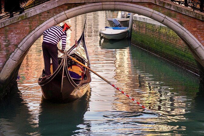 Enchanting Venice: Private Gondola Experience - The guide question: stories are possible, not promised