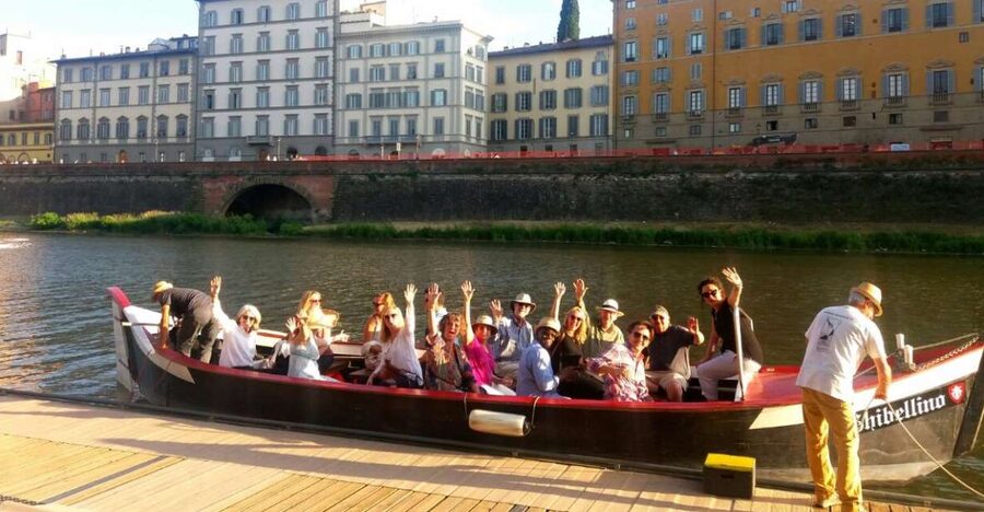 Florence: Guided Gondola Boat Tour with a Glass of Wine - Boarding a Florentine barchetto