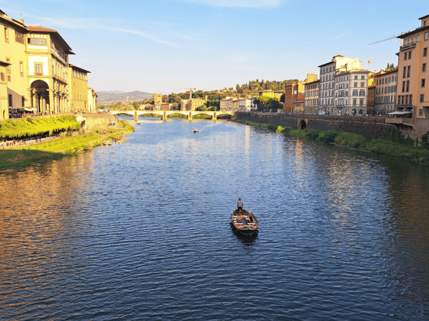 Florence: Guided Gondola Boat Tour with a Glass of Wine - Wine, children, and the aperitivo pause