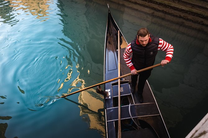 Grand Canal Gondola Experience with Live Commentary™ - Commentary, app audio, and the VR addition