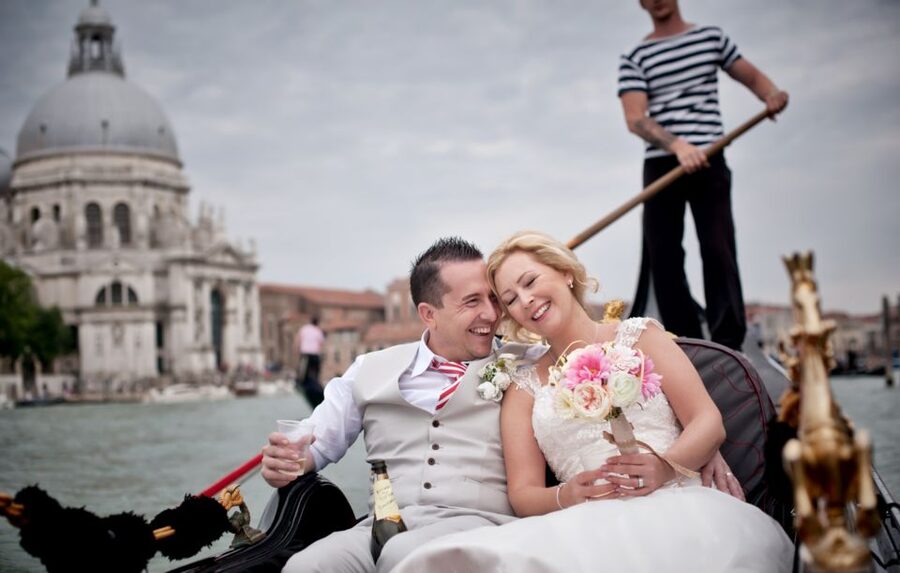 Grand Canal: Renew Your Wedding Vows on a Venetian Gondola - A Certificate to Mark the Occasion