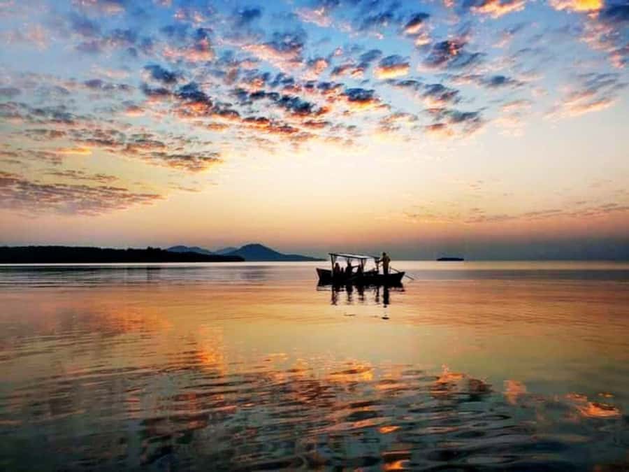 Ko Lanta: Sunrise Gondola Boat Ride with Breakfast - Who should book this four-hour outing