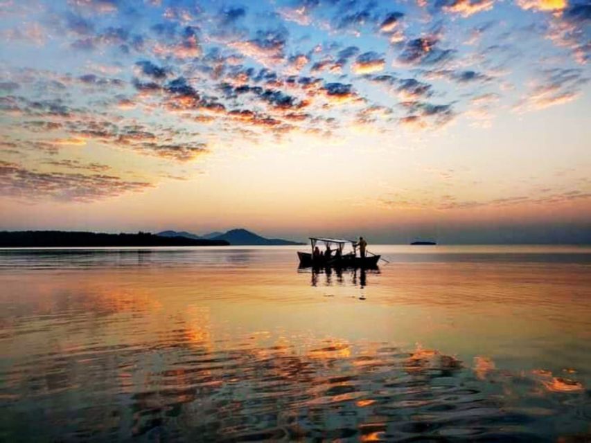 Ko Lanta: Sunrise Gondola Boat Ride with Breakfast - Local coffee and a breakfast you may not expect