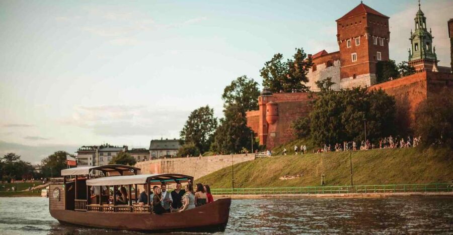 Krakow: Private Traditional Gondola Cruise - What this Krakow gondola ride is really like