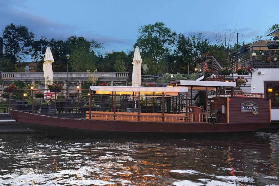 Krakow: Private Traditional Gondola Cruise - Salwator and the Norbertine Monastery