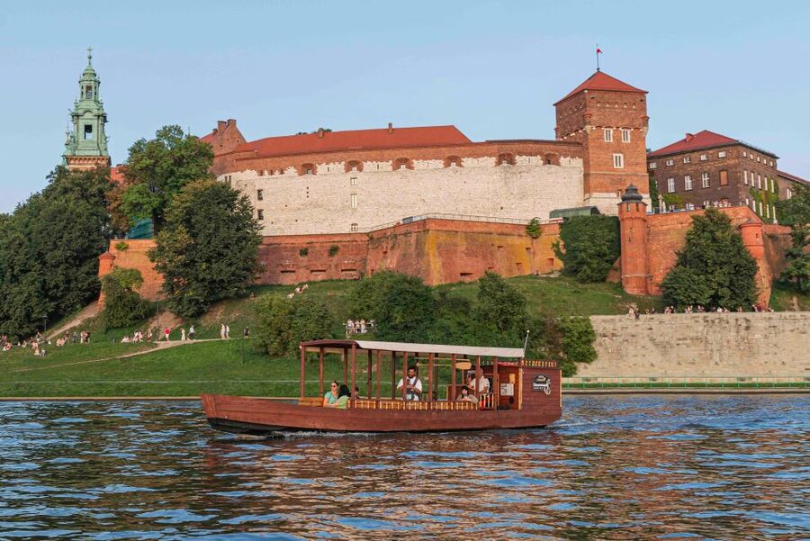 Krakow: Private Traditional Gondola Cruise - Kazimierz and Krakow’s Jewish quarter