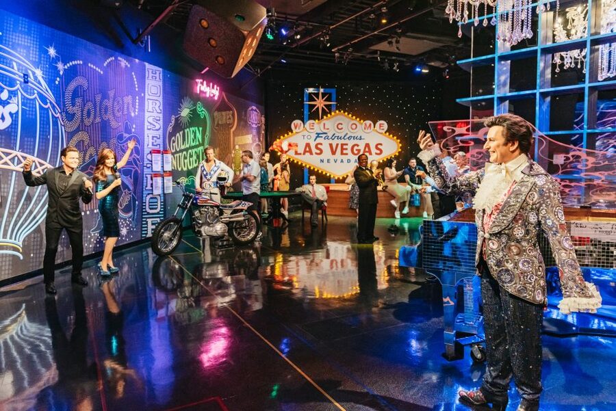 Las Vegas: Entry to Madame Tussauds with a Gondola Cruise - What the outdoor Venetian gondola ride is like