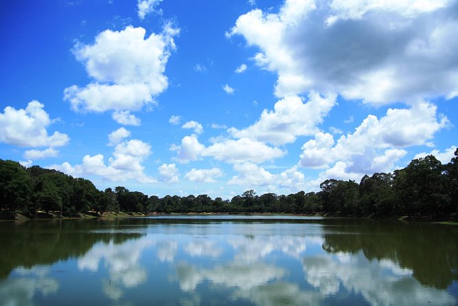 Late afternoon Angkor Gondola Tour with champagne and canapés - A quiet way to see Angkor Thom