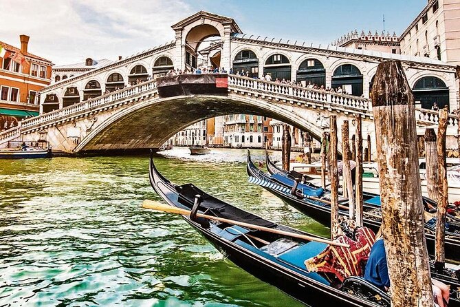 Morning Magic: Venice City Walk and Gondola Tour - Finding the meeting point from the train station