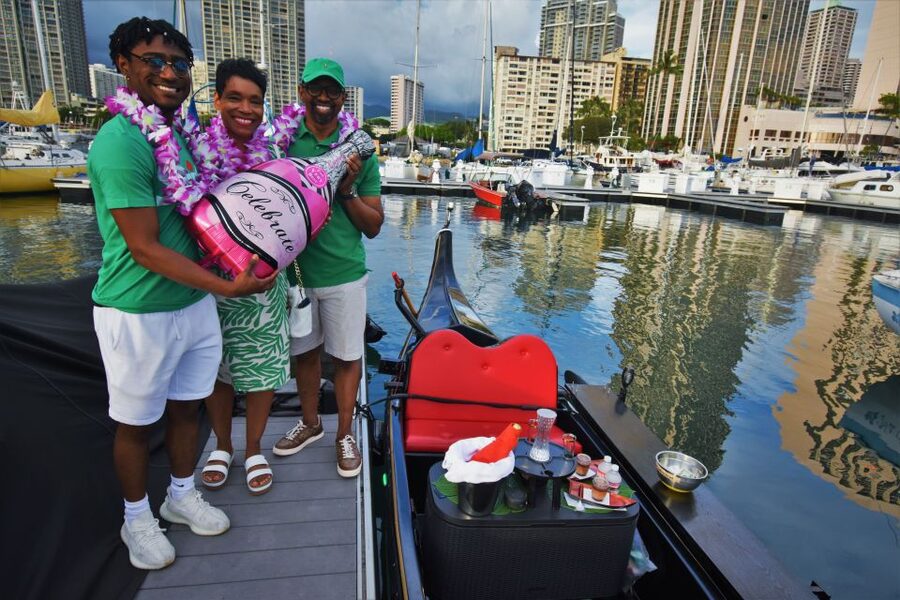 Oahu: Luxury Gondola Cruise with Drinks and Pastries - Key points to know before booking