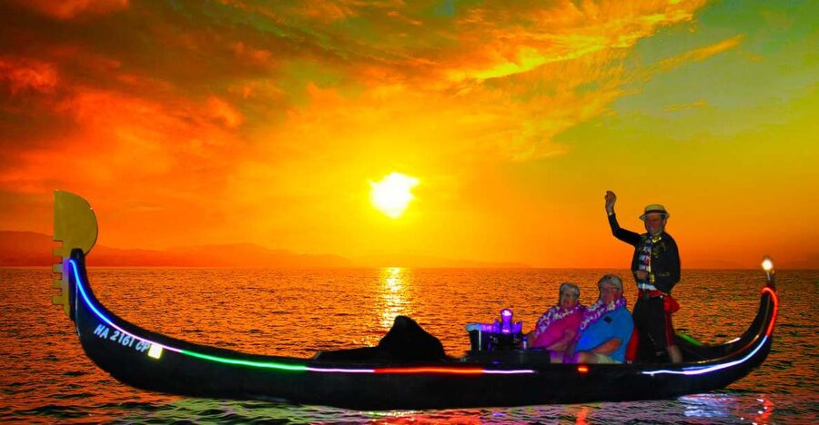Oahu: Luxury Gondola Cruise with Drinks and Pastries - A Venetian boat ride with a Honolulu backdrop
