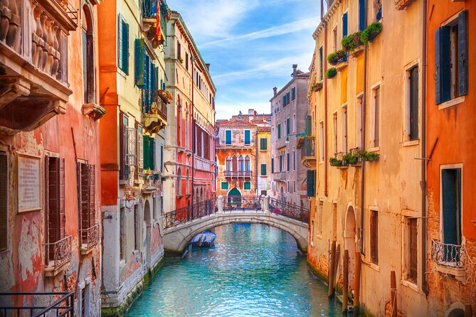 Perfect Private Venice Tour with Gondola Photoshoot - A compact walk through Venice’s working and ceremonial sides