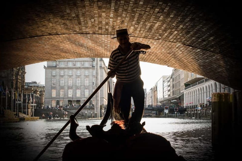 Private Alster Lake romantic Tour in a Real Venetian Gondola - Alsterarcades and their reflections