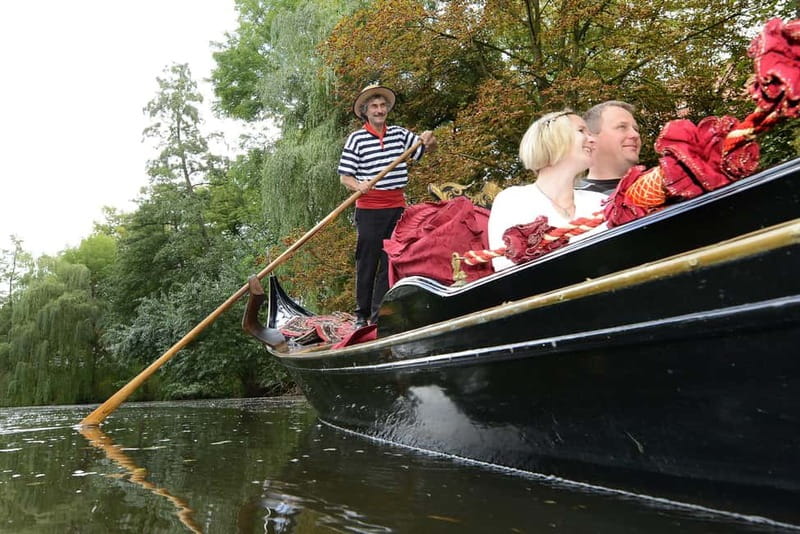 Private Alster Lake romantic Tour in a Real Venetian Gondola - The 60-metre Alster Fountain