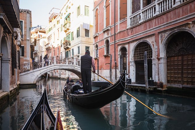 Private Crafted Gondola Ride on the Grand Canal - Peggy Guggenheim Collection and the final stretch