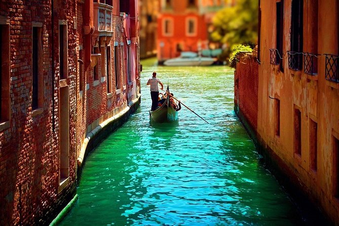 Private Gondola Serenade with Music - Music for Birthdays, Proposals, and Anniversaries