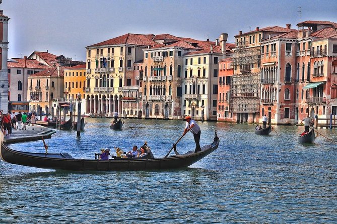 Private Gondola Serenade with Music - The Gondola Capacity Issue