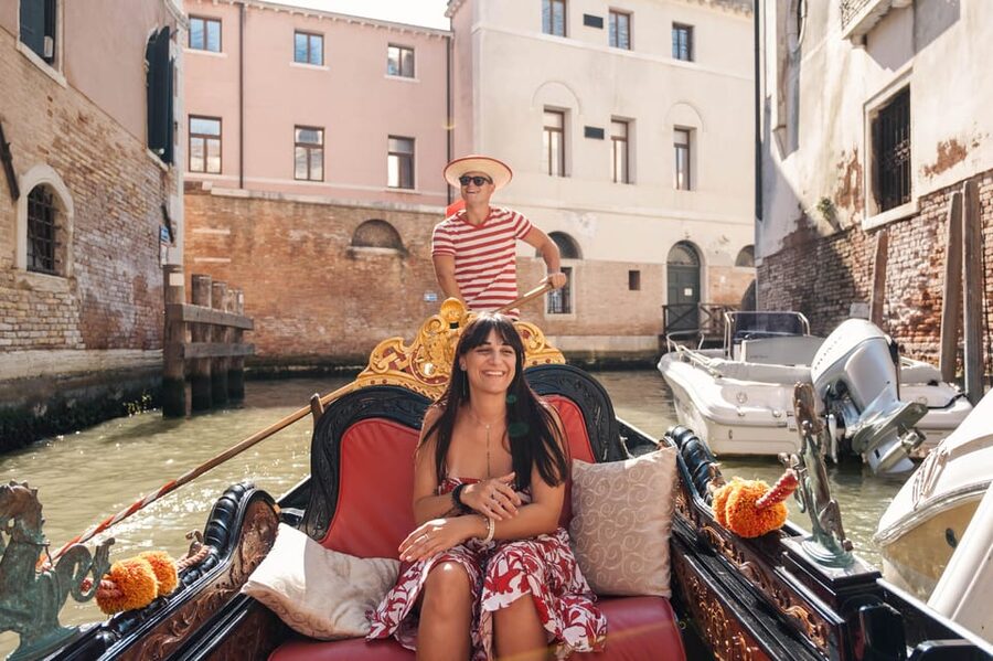 Private Photoshoot of Your Gondola Ride in Venice - Piazza San Marco and Doge’s Palace