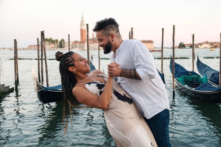 Private Photoshoot of Your Gondola Ride in Venice - Santa Maria Formosa and the gondola launch