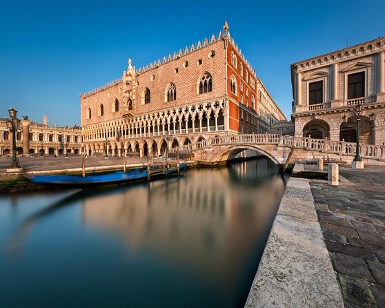 Private Photoshoot on Personal Gondola in Venice - A Venice keepsake built around the gondola