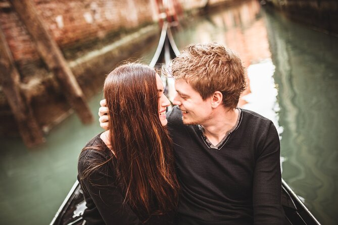Private Photoshoot on Personal Gondola in Venice - Finishing by the Grand Canal and Rialto Bridge