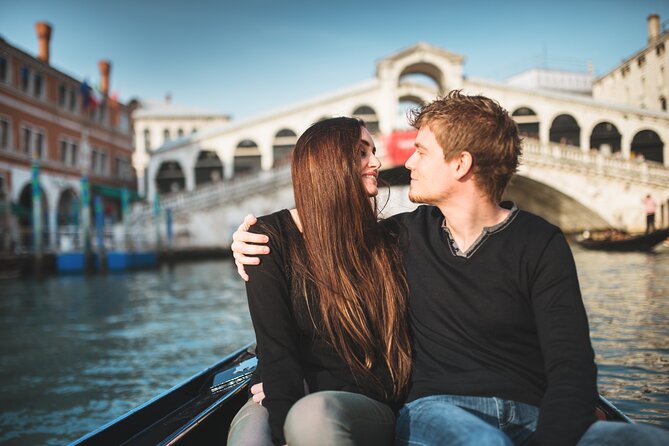 Private Photoshoot on Personal Gondola in Venice - Price, group size, and who gets the best value