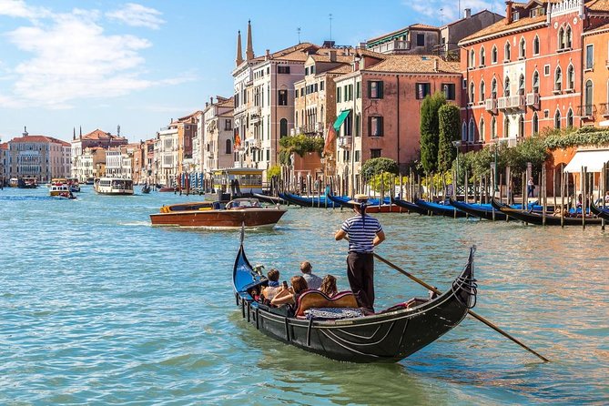 Private Tour: Venice Gondola Ride with Serenade - Why the serenade changes the ride