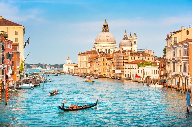 Private Tour: Venice Gondola Ride with Serenade - Handling the check-in without losing your patience