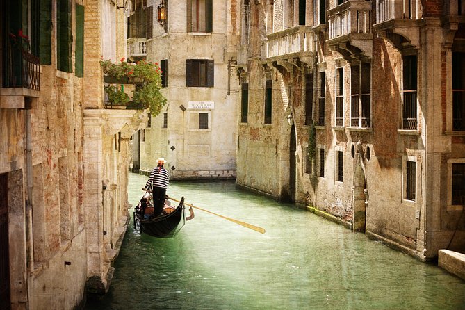 Private Tour: Venice Gondola Ride with Serenade - Who should book this Venetian serenade?