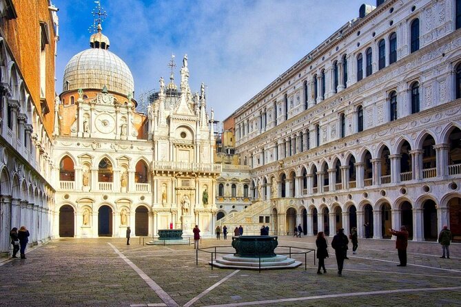 Private Tour: Venice Walk, Gondola, and Private Boat Tour ending on Murano Island with Venetian Lunch and Glass Factory Visit - A quick look at the Rialto Bridge