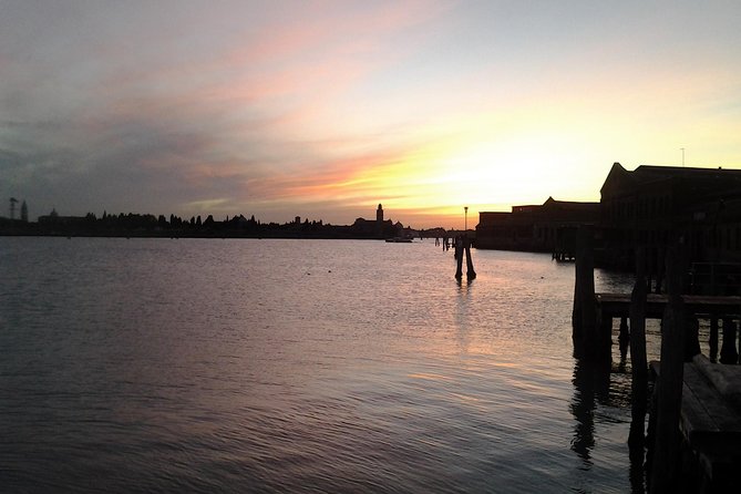 Private Tour: Venice Walk, Gondola, and Private Boat Tour ending on Murano Island with Venetian Lunch and Glass Factory Visit - Watching a glass master at Artistic Glassworks Colleoni