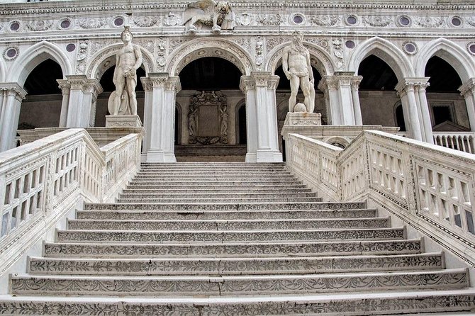 Private Venice City Tour and Gondola Ride - What the private guide adds