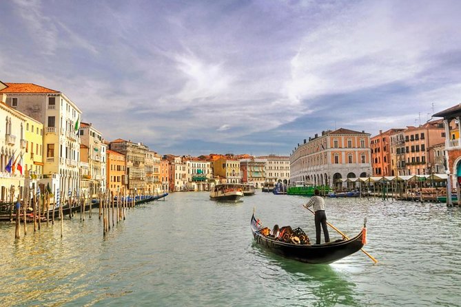 Romantic Venice: 30 Minute Gondola Ride with Serenade - Who should book this ride?