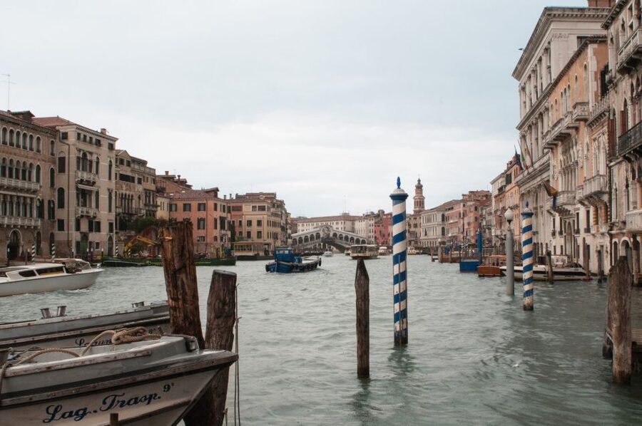 Secret Venice & Gondola Tour - Group size, headphones, and the pace of the route