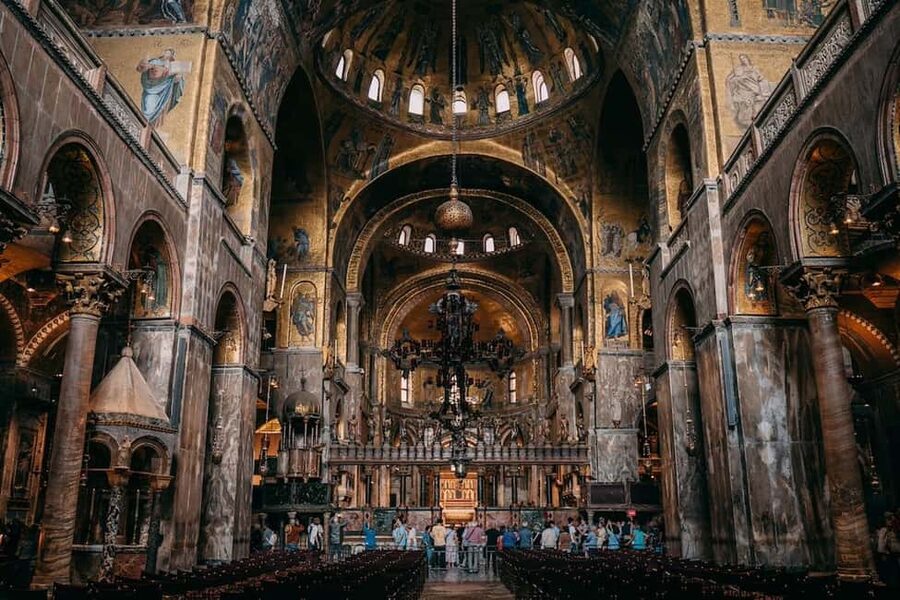 St. Mark's Basilica Tour with Priority Entrance + Gondola - Adding the optional gondola ride