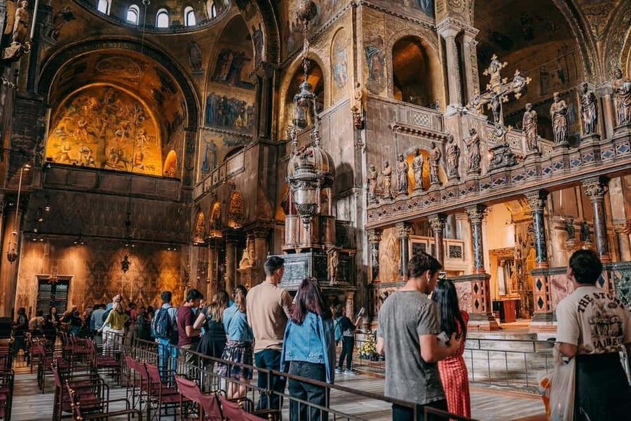 St. Mark's Basilica Tour with Priority Entrance + Gondola - The Golden Basilica and its 8,000 square meters of mosaics