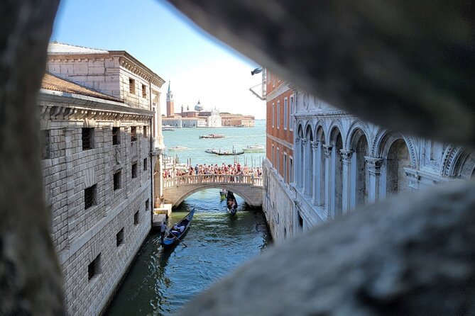 St Mark's, Doge's Palace, with Murano and Burano & Gondola Ride - Murano and the glass-blowing demonstration