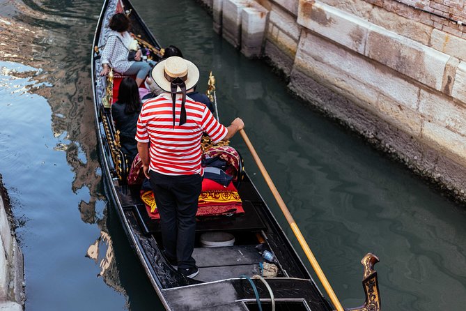 The Best of Venice: San Marco Highlights & Gondola Ride - Quieter lanes and the value of a local host
