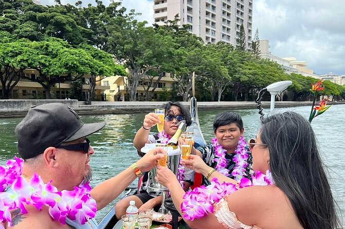 Valentine's Private Gondola Cruise in Waikiki with Drinks, Pastry - A private gondola on Waikiki’s canals