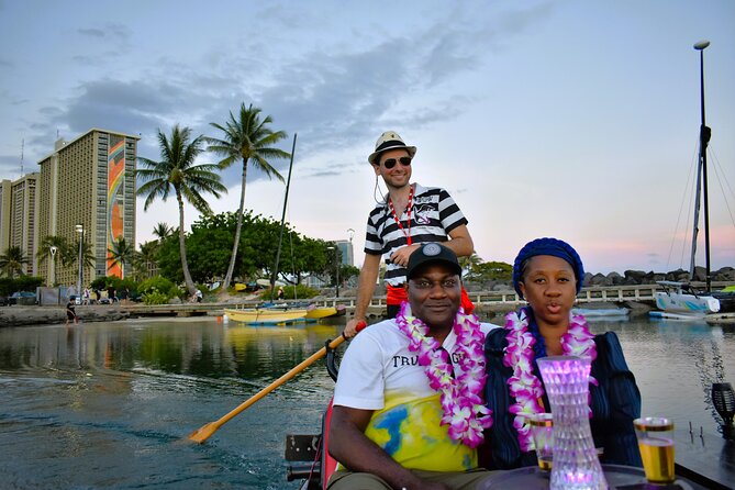 Valentine's Private Gondola Cruise in Waikiki with Drinks, Pastry - What the 45-minute daytime ride includes