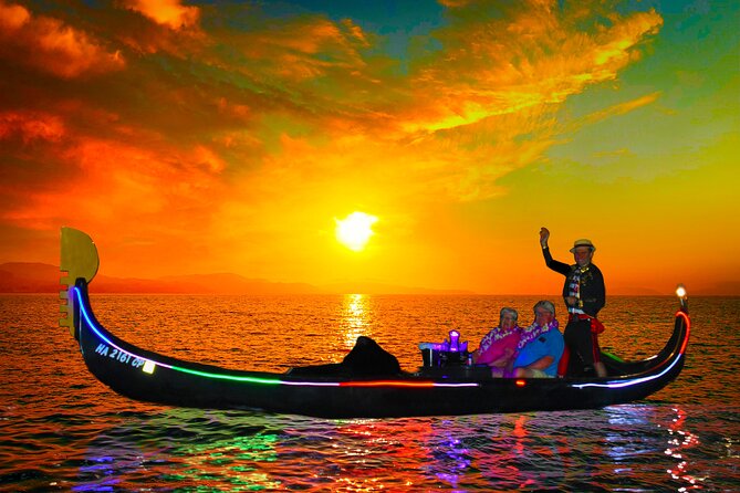 Valentine's Venetian Gondola Cruise in Waikiki - The 45 to 60 minute route through the canal