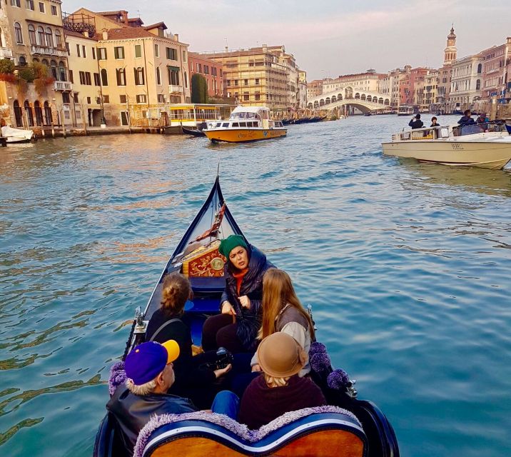 Venice: 30 min Gondola Ride on the Grand Canal with Guide - Santa Maria della Salute and Punta della Dogana